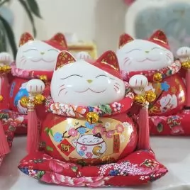 Mèo Thần Tài Maneki Neko Đỏ